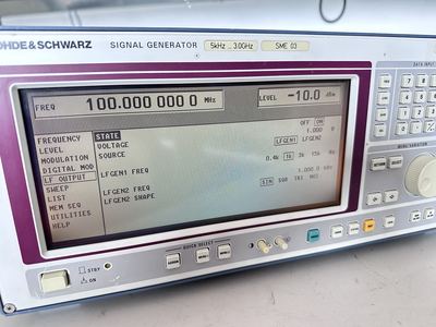 Rohde & Schwarz SME03 Signal Generator – Bild 2